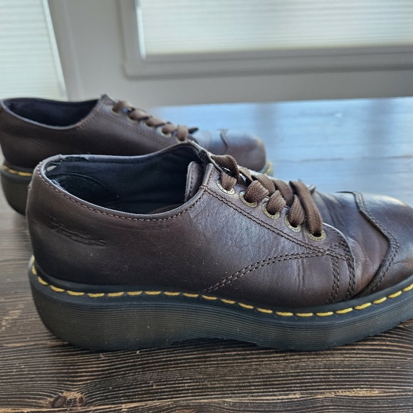 Dr Martens shoes-size 7 women - Picture 2 of 3